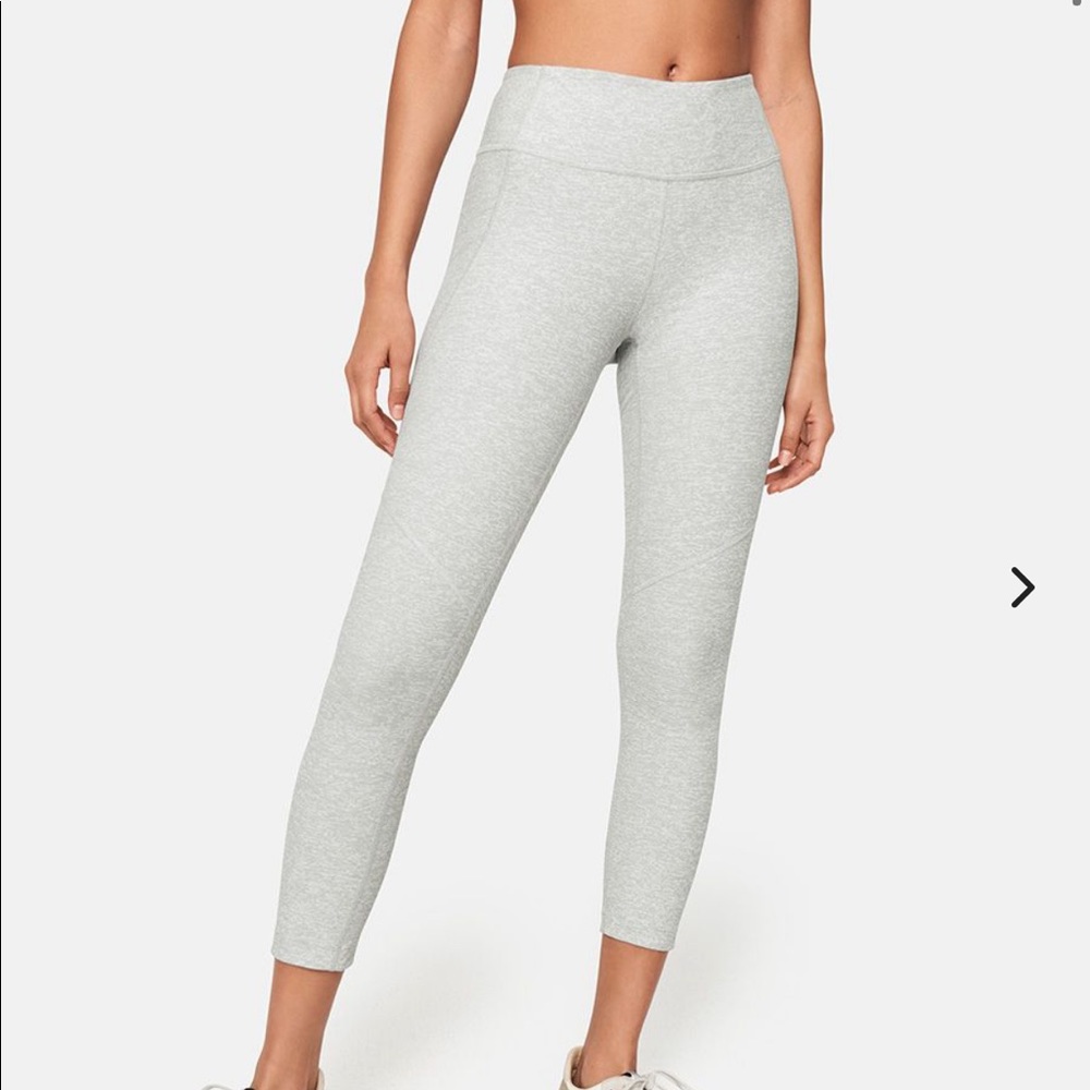 Outdoor Voices 3/4 Warmup Leggings in Dove Size XS